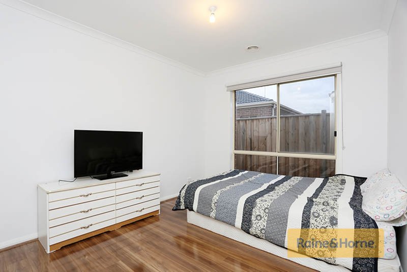 Photo - 17 Pittos Avenue, Brookfield VIC 3338 - Image 2