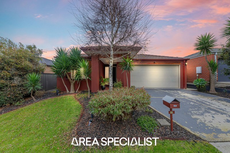 Photo - 17 Pointer Drive, Pakenham VIC 3810 - Image 2