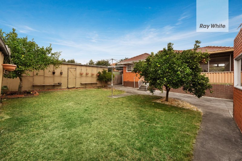 Photo - 17 Poole Street, Burwood VIC 3125 - Image 9