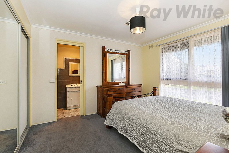 Photo - 17 Poseidon Close, Mill Park VIC 3082 - Image 7