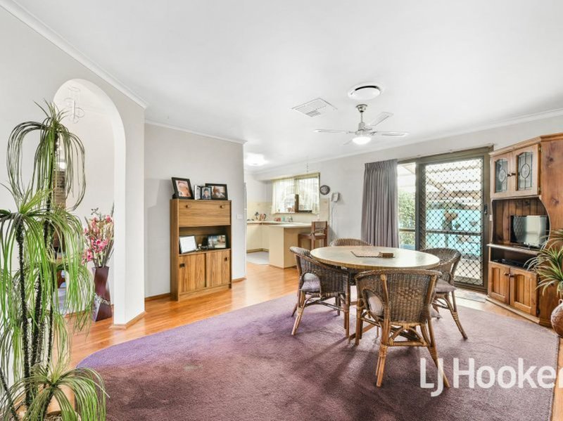 Photo - 17 Princess Maria Place, Hampton Park VIC 3976 - Image 5