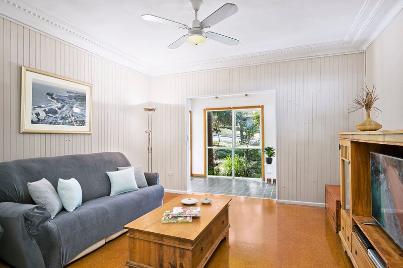 Photo - 17 Queens Avenue, Avalon Beach NSW 2107 - Image 2