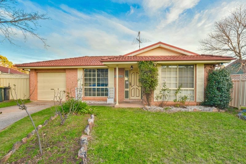 17 Quinion Place, Ambarvale NSW 2560