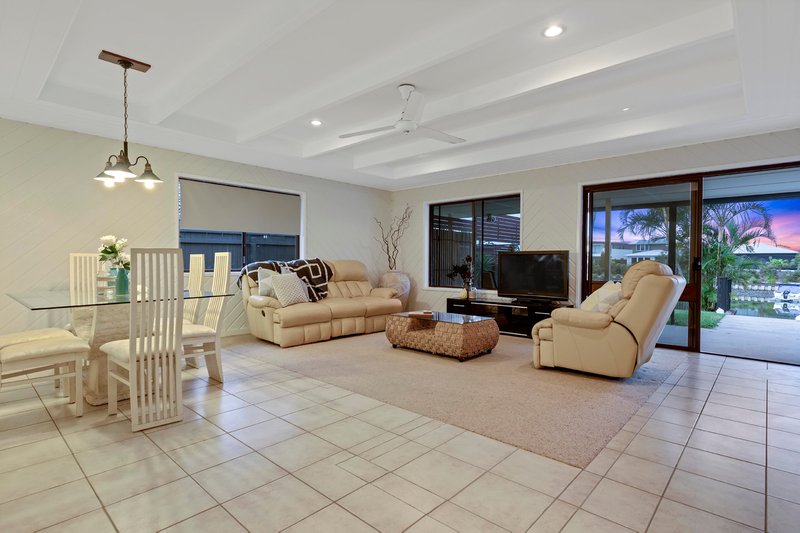 Photo - 17 Rakumba Place, Mountain Creek QLD 4557 - Image 5