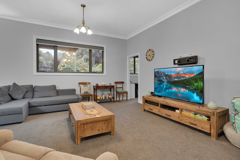 Photo - 17 Rangeview Road, Mount Evelyn VIC 3796 - Image 9