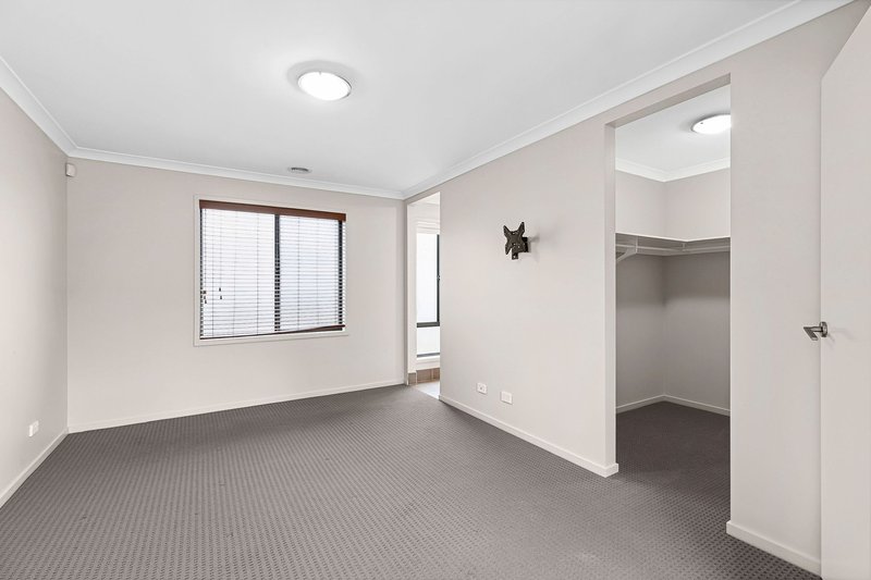 Photo - 17 Red Fox Boulevard, Brookfield VIC 3338 - Image 5