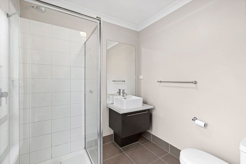 Photo - 17 Red Fox Boulevard, Brookfield VIC 3338 - Image 6