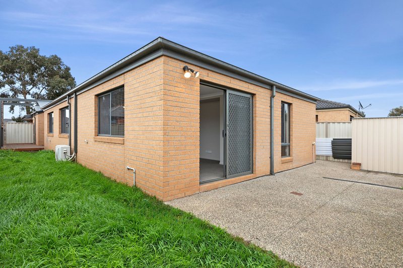 Photo - 17 Red Fox Boulevard, Brookfield VIC 3338 - Image 10