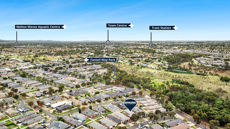 Photo - 17 Red Fox Boulevard, Brookfield VIC 3338 - Image 11