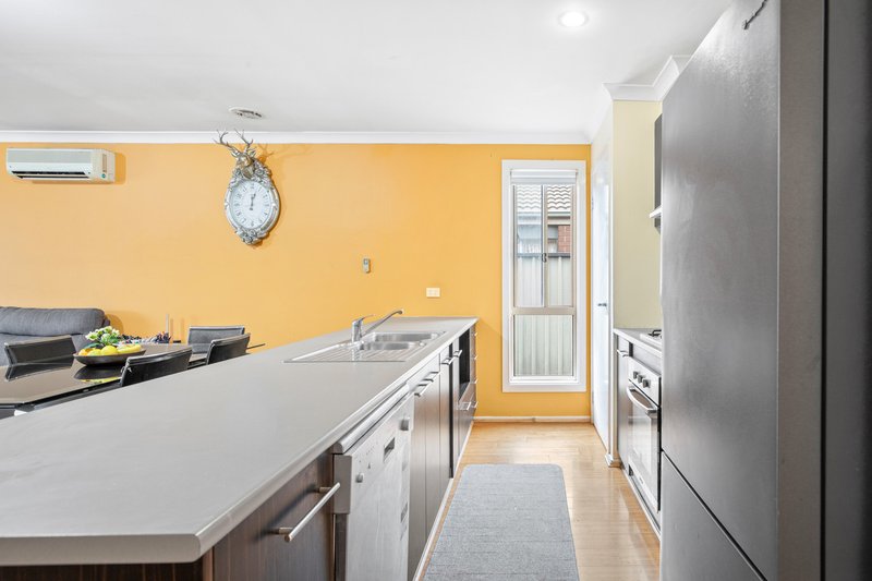 Photo - 17 Redcliffe Parade, Tarneit VIC 3029 - Image 2