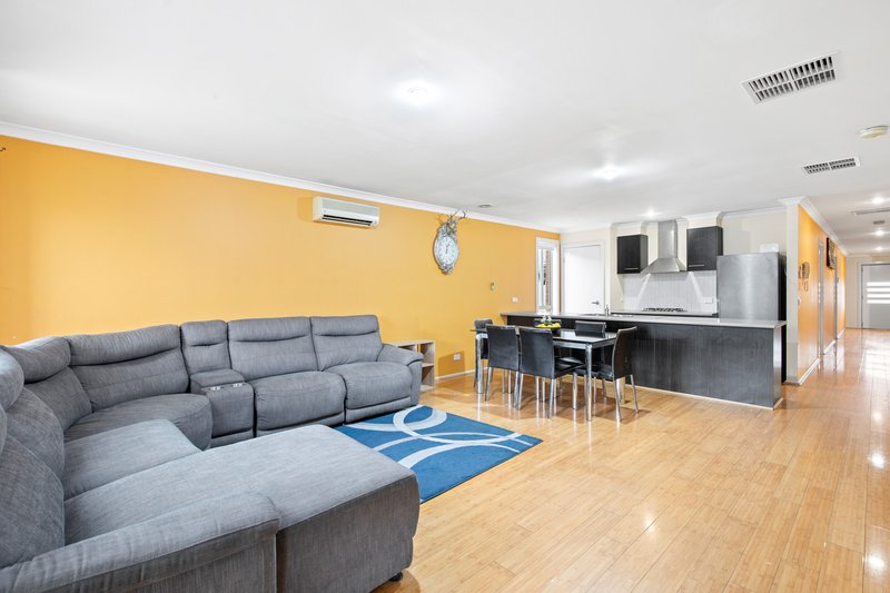 Photo - 17 Redcliffe Parade, Tarneit VIC 3029 - Image 4