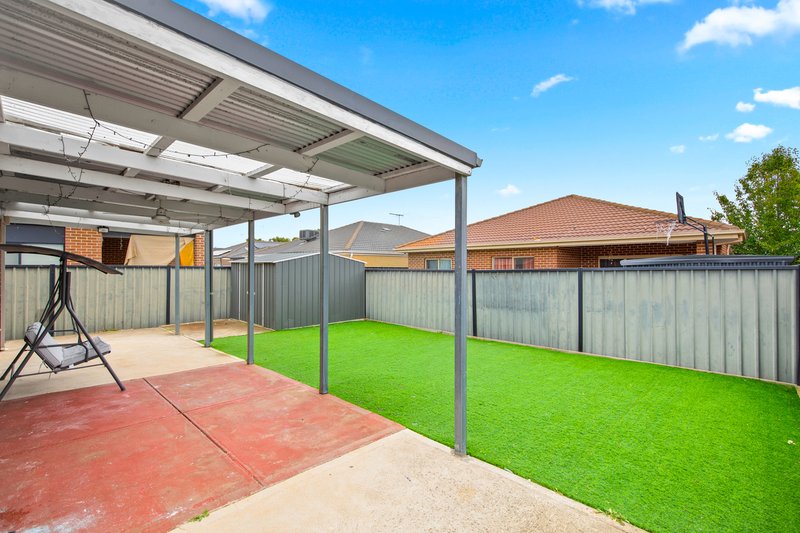 Photo - 17 Redcliffe Parade, Tarneit VIC 3029 - Image 13