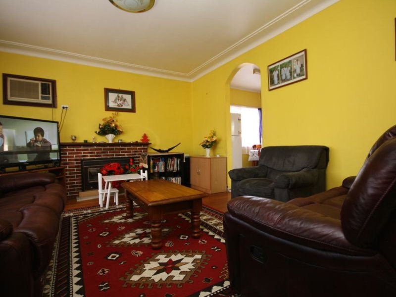 Photo - 17 Redhill Road, Springvale VIC 3171 - Image 3