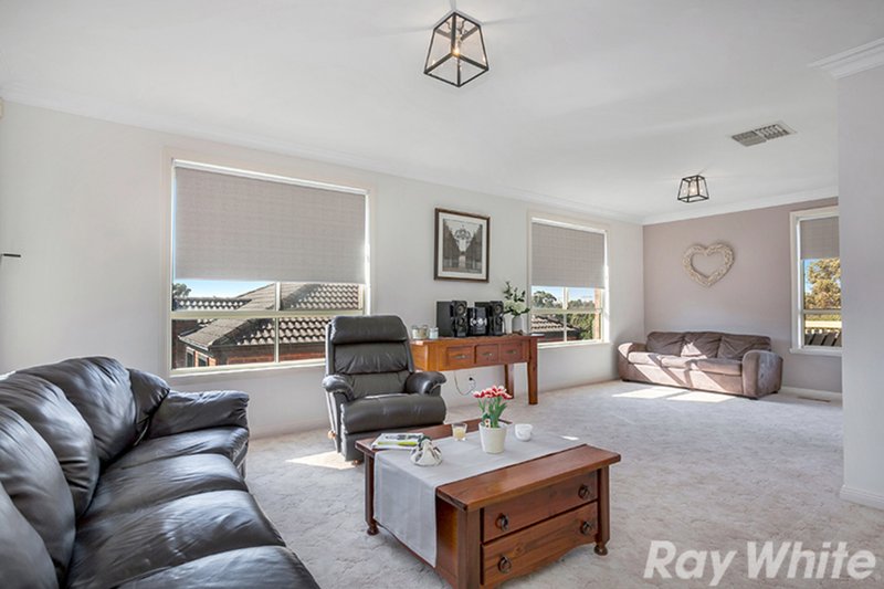 Photo - 17 Remington Way, South Morang VIC 3752 - Image 3