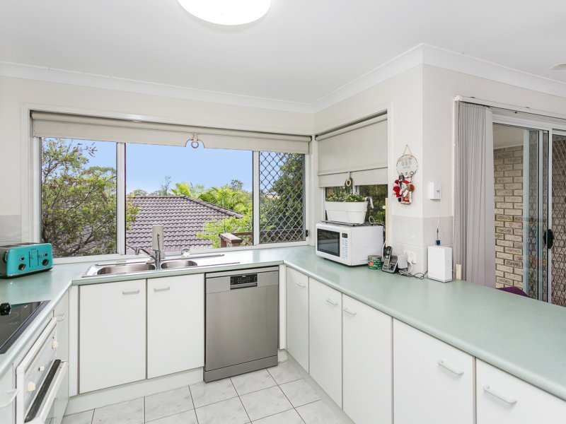 Photo - 17 Renfrew Dve , Highland Park QLD 4211 - Image 4