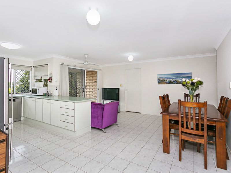 Photo - 17 Renfrew Dve , Highland Park QLD 4211 - Image 5