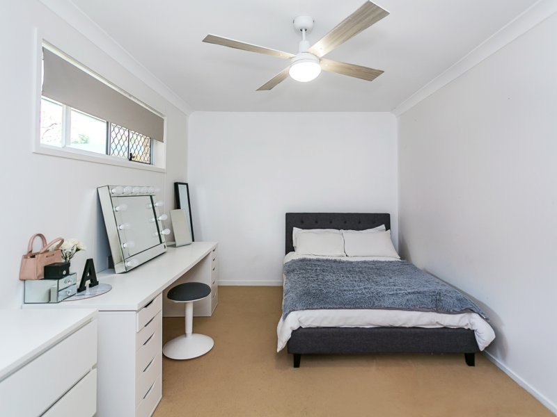 Photo - 17 Renfrew Dve , Highland Park QLD 4211 - Image 13