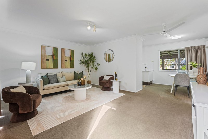 Photo - 17 Rholanda Crescent, Springwood QLD 4127 - Image 5