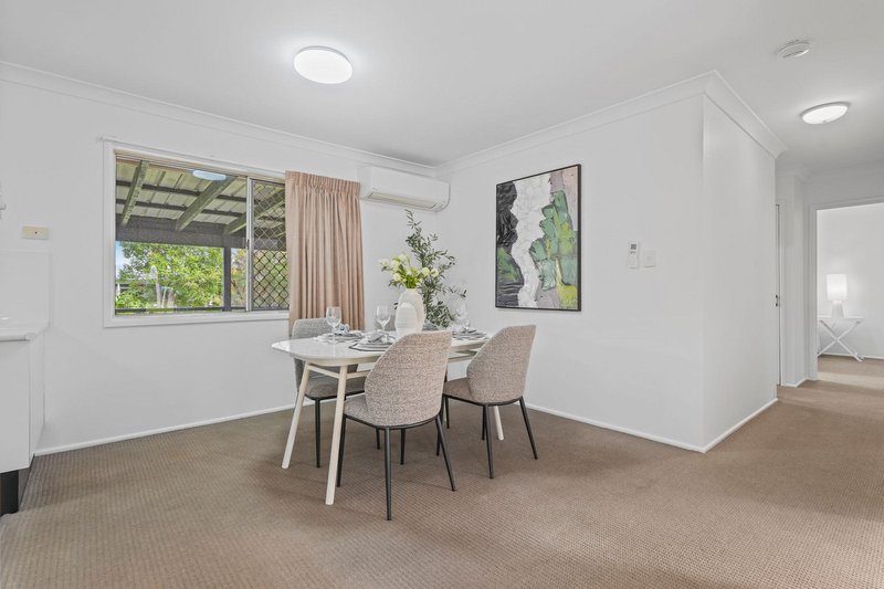 Photo - 17 Rholanda Crescent, Springwood QLD 4127 - Image 9
