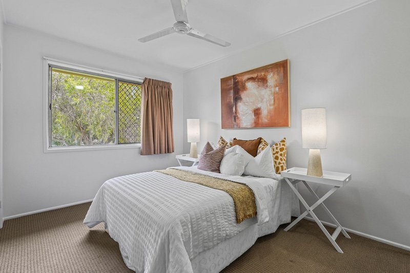 Photo - 17 Rholanda Crescent, Springwood QLD 4127 - Image 10