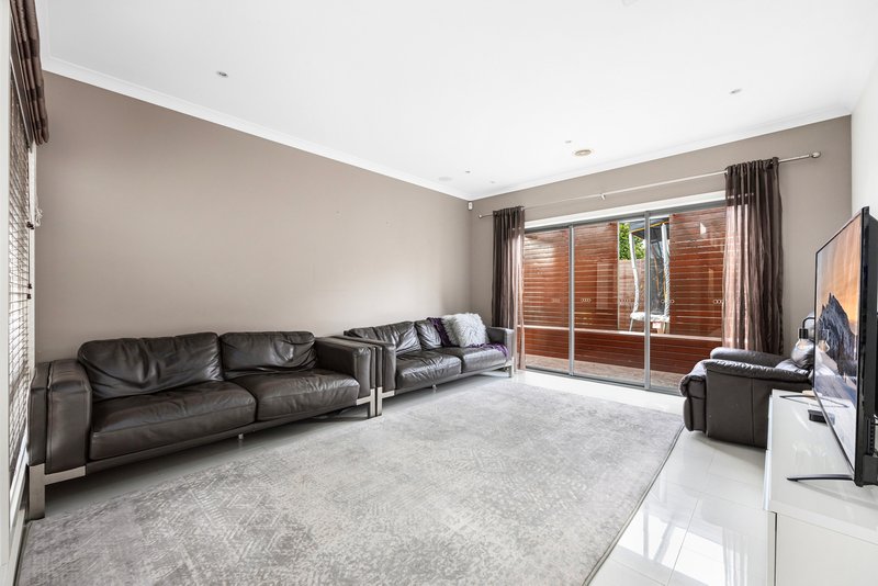 Photo - 17 Riberry Crescent, Mernda VIC 3754 - Image 8