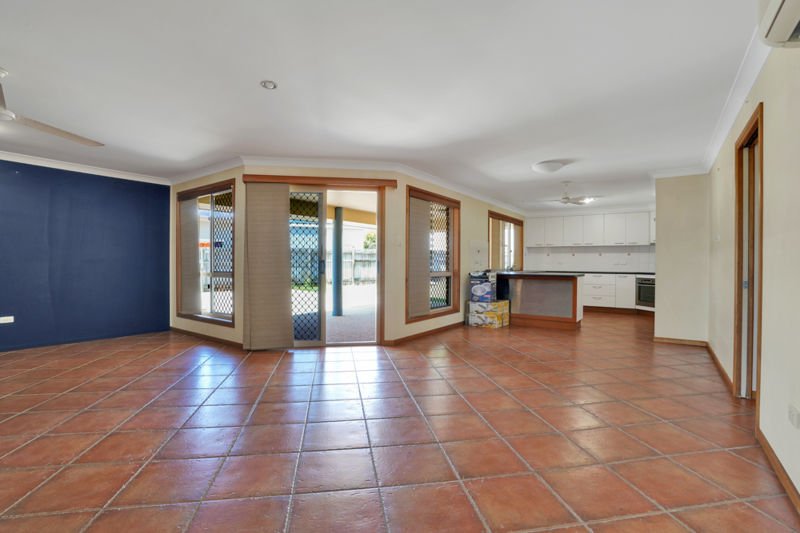 Photo - 17 Riverside Drive, Tannum Sands QLD 4680 - Image 4