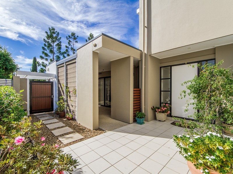 Photo - 17 Riverwalk Avenue, Robina QLD 4226 - Image 3