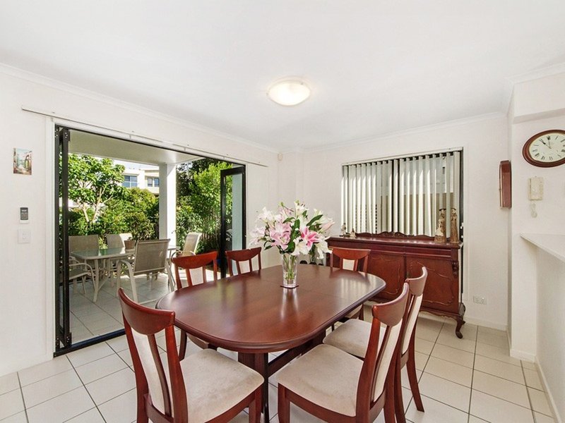 Photo - 17 Riverwalk Avenue, Robina QLD 4226 - Image 5