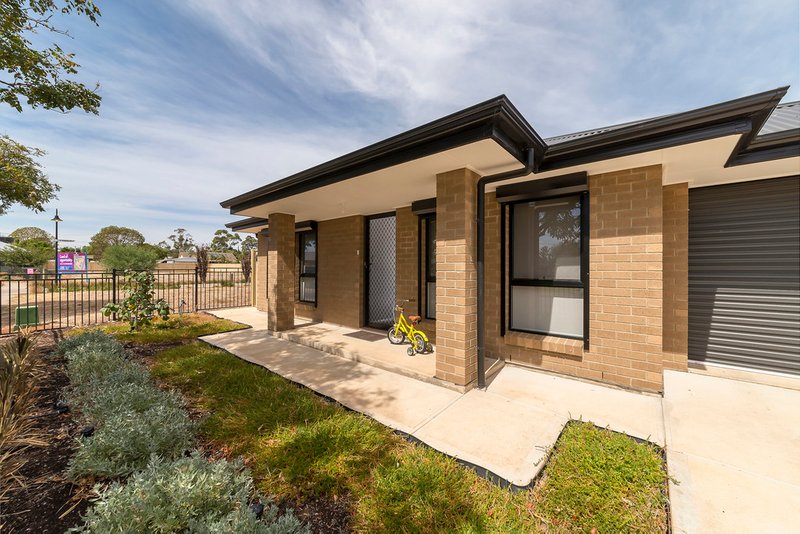 Photo - 17 Roberts Crescent, Smithfield Plains SA 5114 - Image 2