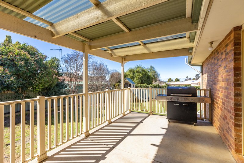 Photo - 17 Roberts Way, Kooringal NSW 2650 - Image 11