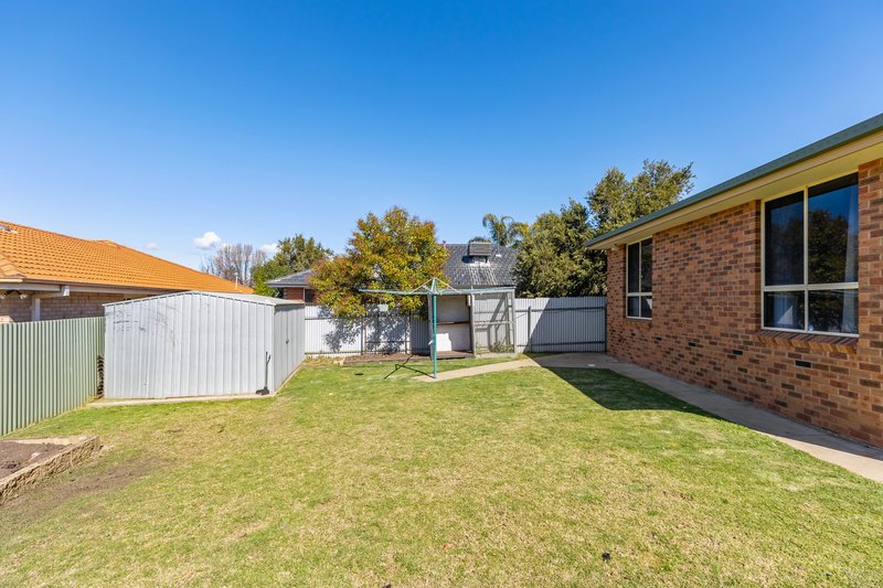 Photo - 17 Roberts Way, Kooringal NSW 2650 - Image 13