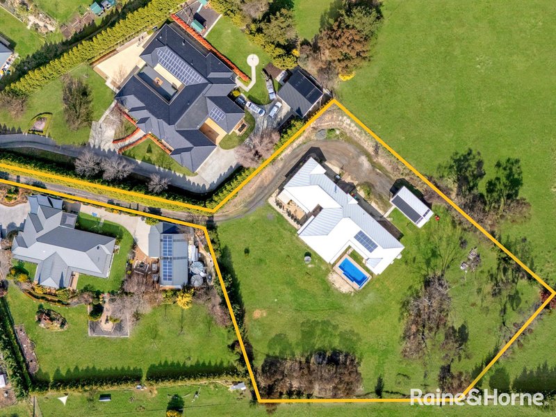 Photo - 17 Robindale Court, Robin Hill NSW 2795 - Image 2