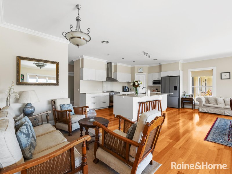 Photo - 17 Robindale Court, Robin Hill NSW 2795 - Image 6