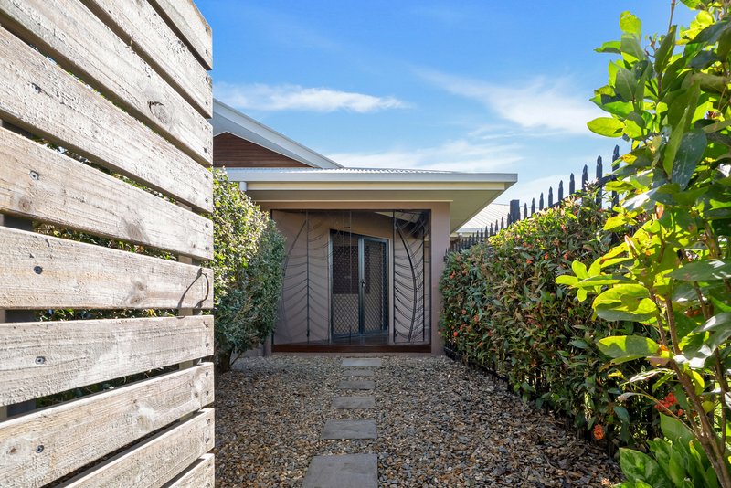 Photo - 17 Roderick Street, Bentley Park QLD 4869 - Image 7