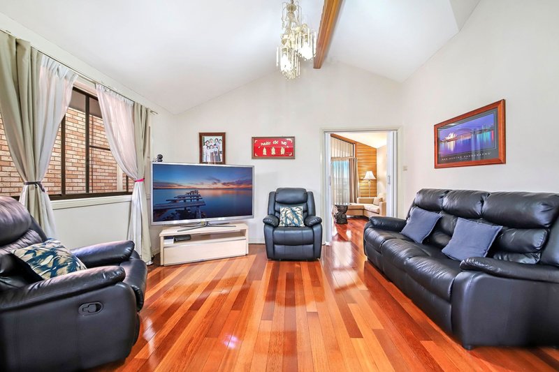 Photo - 17 Roland Street, Bossley Park NSW 2176 - Image 3