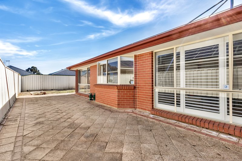 Photo - 17 Rosecombe Place, Parafield Gardens SA 5107 - Image 3