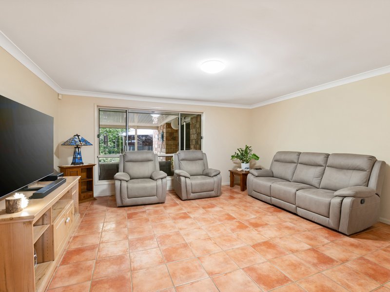 Photo - 17 Roundelay Court, Eatons Hill QLD 4037 - Image 7