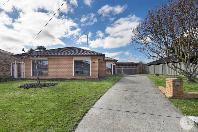 Photo - 17 Rowan Parade, Wendouree VIC 3355 - Image 1