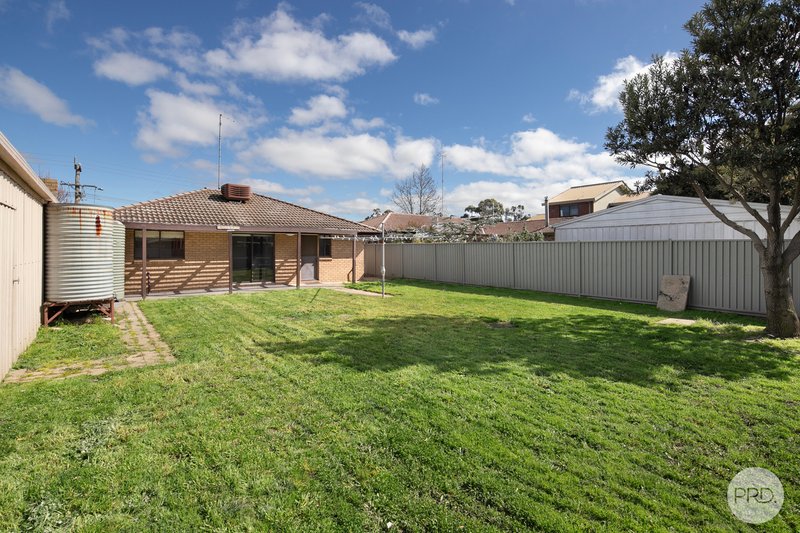 Photo - 17 Rowan Parade, Wendouree VIC 3355 - Image 3