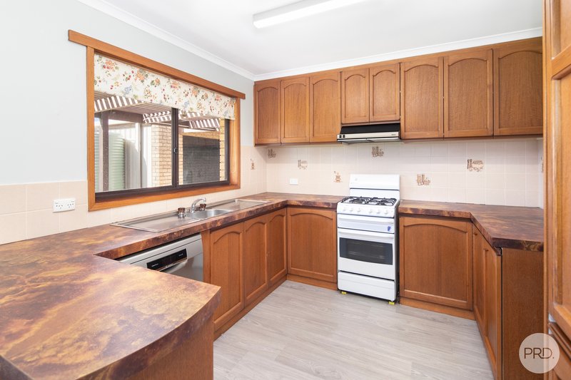 Photo - 17 Rowan Parade, Wendouree VIC 3355 - Image 6