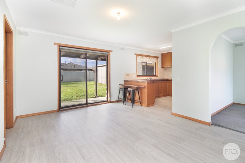 Photo - 17 Rowan Parade, Wendouree VIC 3355 - Image 7
