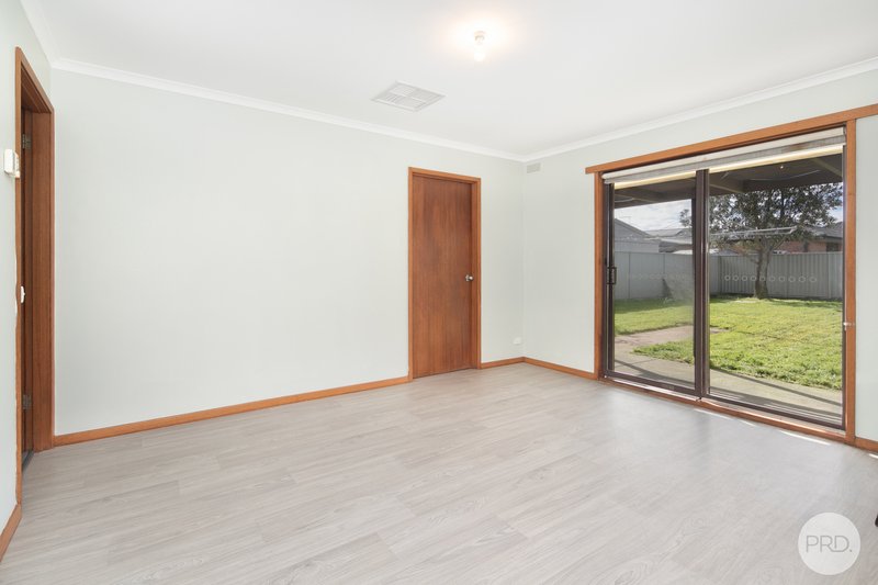Photo - 17 Rowan Parade, Wendouree VIC 3355 - Image 8