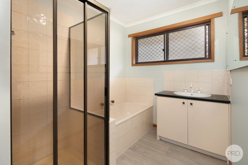 Photo - 17 Rowan Parade, Wendouree VIC 3355 - Image 14