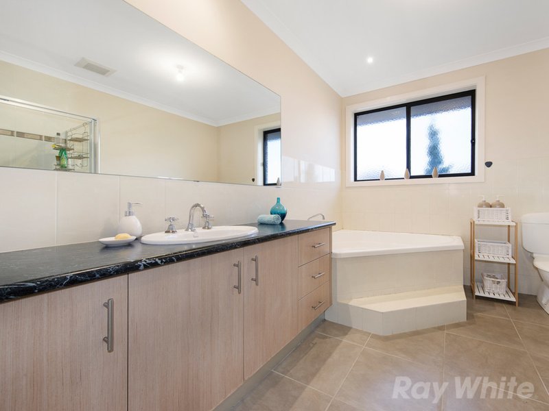 Photo - 17 Royal Oak Court, Mulgrave VIC 3170 - Image 8