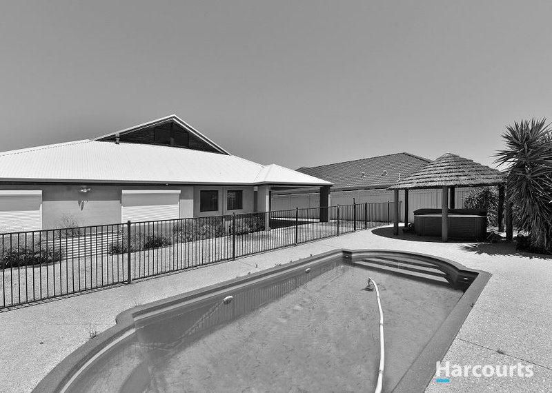 17 Royston Way, Lakelands WA 6180