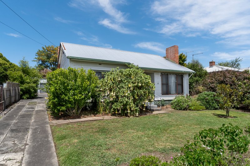 Photo - 17 Russell Street, Camperdown VIC 3260 - Image 2