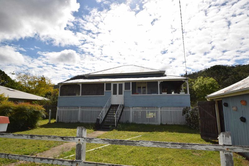 Photo - 17 Russell Street, Esk QLD 4312 - Image 2