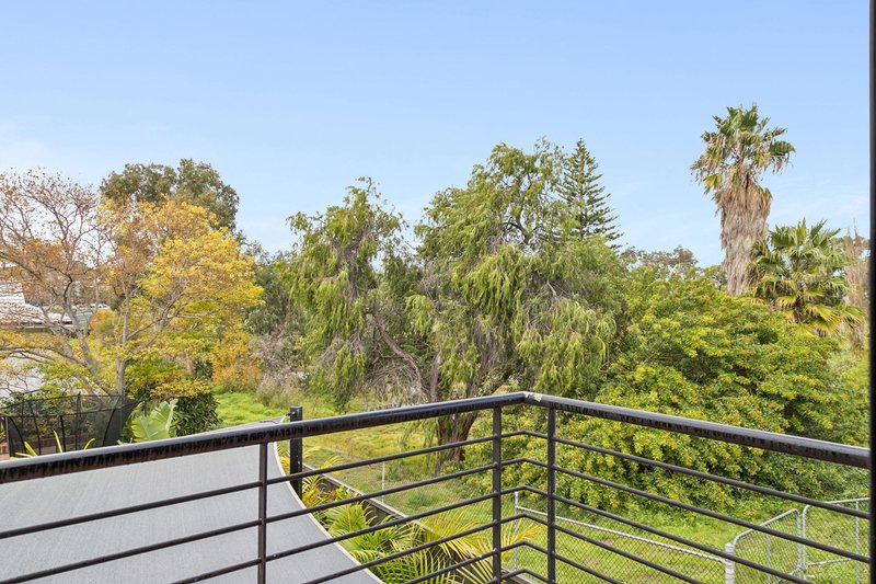 Photo - 17 Sackville Terrace, Scarborough WA 6019 - Image 15