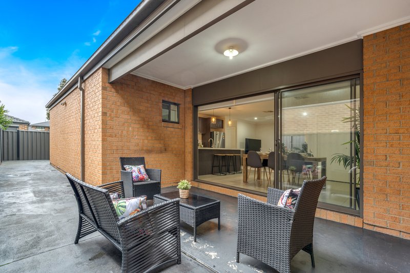 Photo - 17 Saint Road, Craigieburn VIC 3064 - Image 14