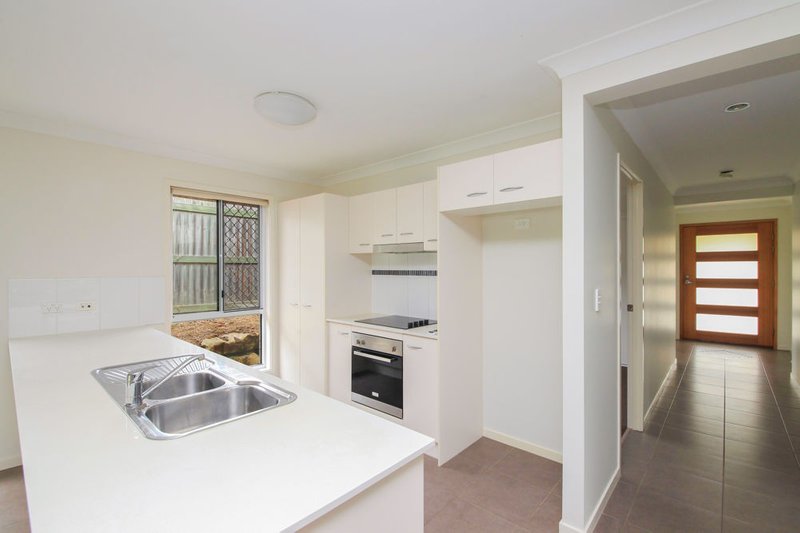 Photo - 17 Saltram Avenue, Holmview QLD 4207 - Image 3